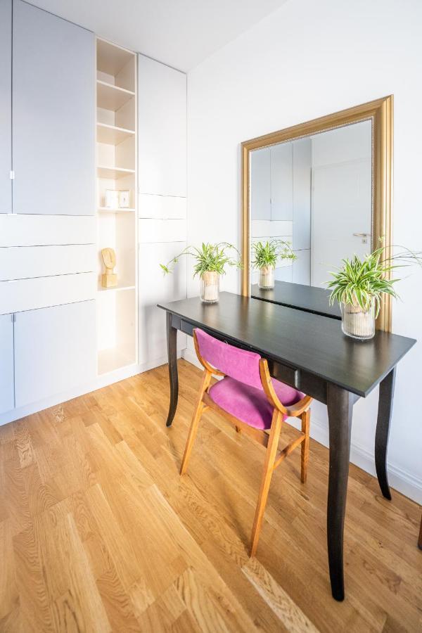 Krucza Apartment ~ Self Check-In 24H ~ Parking And Lift Breslavia Esterno foto